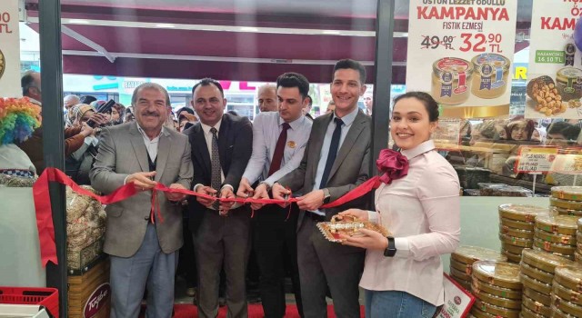 Tuğba Kuruyemiş 105. mağazasını Somada açtı