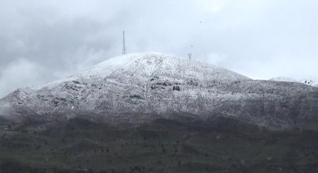 Tuncelinin yüksek kesimleri beyaza büründü