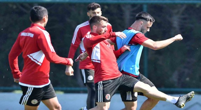 Turgutlusporda 2 oyuncu kadro dışı bırakıldı