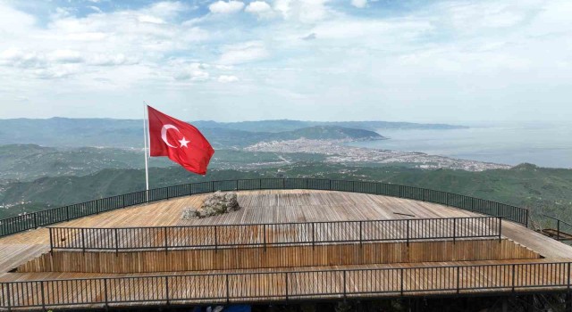 Türk bayrağı Yoroza yakıştı