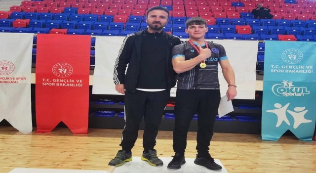 Türkiye bilek güreşi şampiyonu Bayburttan