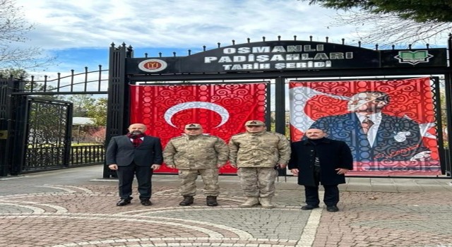 Türkiyenin en uzun tarih şeridi komutanları ağırladı