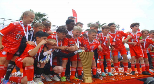 U12 İzmir Cupta şampiyon FC Bayern Münih