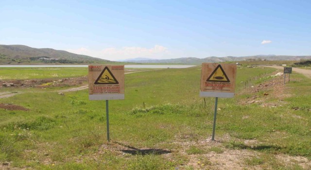 Umutlandıran görüntü, artık o tabeladan su görünüyor