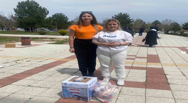 Üniversite öğrencilerinden anlamlı davranış