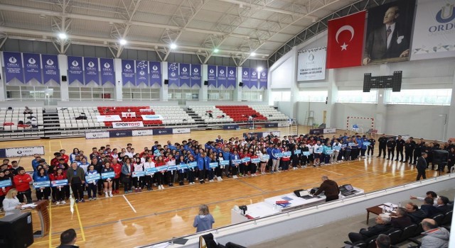 Üniversitelerarası Badminton Türkiye Şampiyonası ODÜde başladı