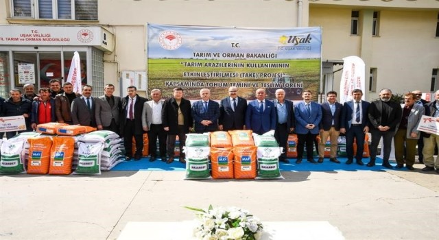 Uşakta üreticiye bin torba ayçiçek tohumu dağıtıldı