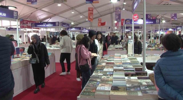 Üsküdarda 8inci kitap fuarı yoğun ilgi ile karşılandı