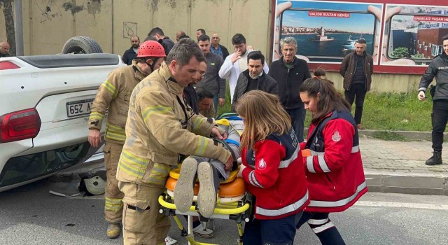 Üsküdarda iki otomobil kafa kafaya çarpıştı: 1 yaralı