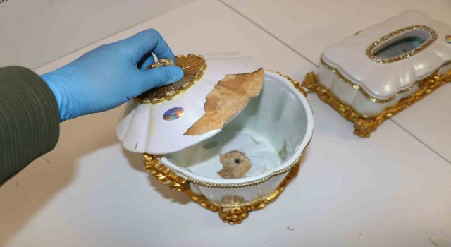 Uyuşturucu tacirleri sınır tanımıyor: İstanbul Havalimanında süs eşyası görünümünde uyuşturucu ele geçirildi