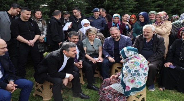 Vali Atay vatandaşın ayağına gidip sıkıntıları dinliyor