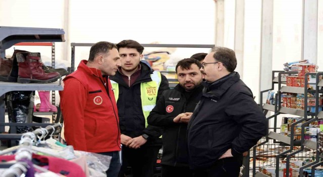 Vali Kızılkaya Elbistanda kurulan sosyal markette inceleme yaptı