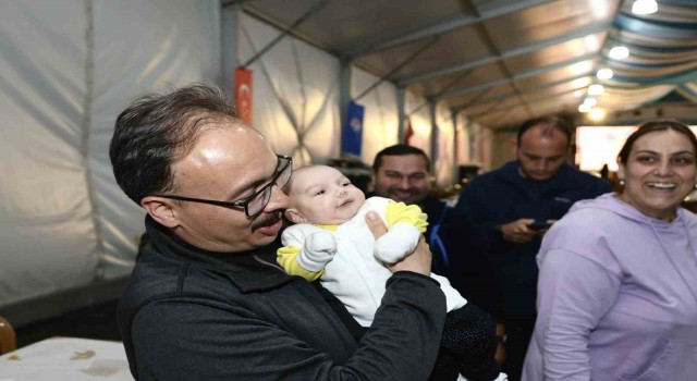 Vali Kızılkaya, İkra bebeği Elbistanda bir kez daha ziyaret etti
