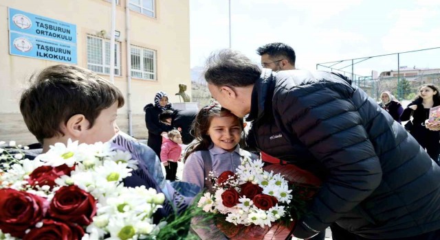 Vali Kızılkaya öğrenciler ile bir araya geldi