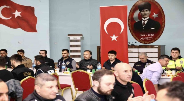 Vali Kızılkaya, polislerle iftar sofrasında buluştu