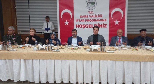 Vali Öksüzden, şehit yakınları ve gazilere iftar