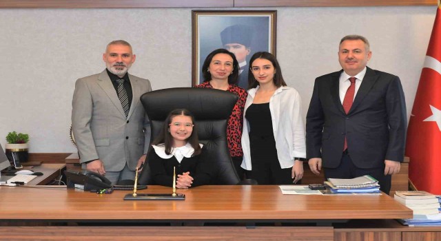 Vali olan küçük kız depremzedeler için protez talimatı verdi