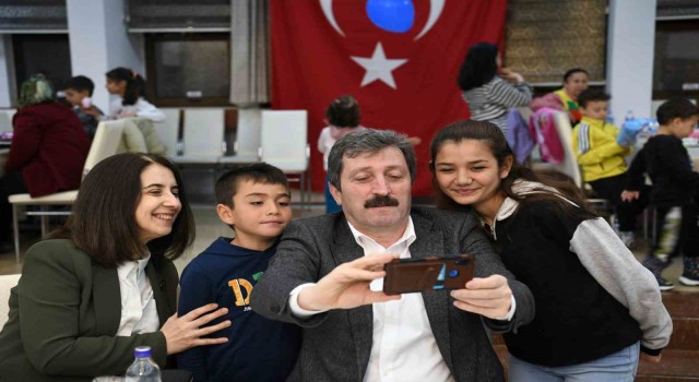 Vali Tavlı ‘Yetimler Gününde çocuklarla iftarda buluştu
