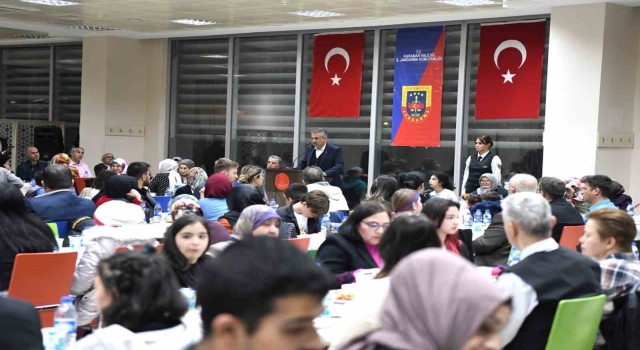Vali Tuncay Akkoyun, şehit aileleri, gaziler ve yetim çocuklarla iftarda bir araya geldi