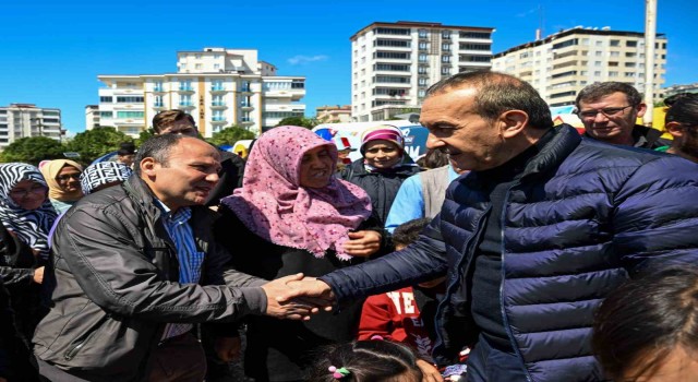Vali Yavuz, deprem zamanında olduğu gibi bayramın ilk gününde de Kahramanmaraşta