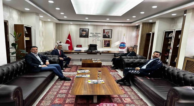 Validen Başkan Karadoğana tebrik ziyareti