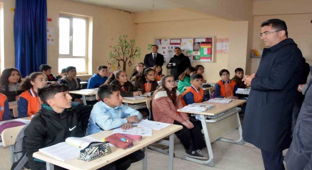 Validen depremzedeler için 1 tır dolusu ekmek pişiren kadınlara teşekkür
