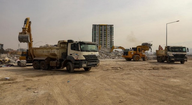 Van ekibi, Malatyada 7 bin 300 kamyon hafriyat taşıdı
