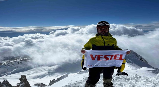 Vestel personelinden Türkiyenin beşinci büyük zirvesine on ikinci tırmanış