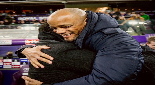 Vincent Kompany, İngiltere Championshipde yılın menajeri seçildi