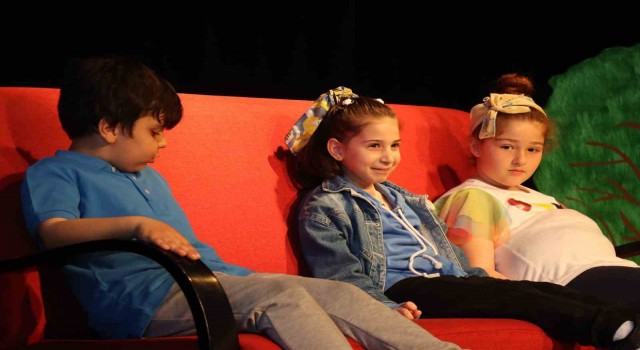 Yalova Belediyesinin drama kursu öğrencileri beğeni topladı