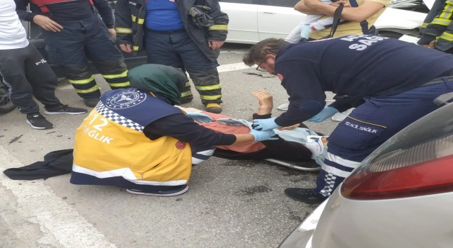 Yalovada 3 araçlı zincirleme kaza: 1 yaralı