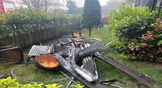 Yalovada alevlere teslim olan apartman dairesi küle döndü