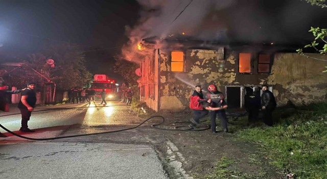 Yangından son anda kurtuldular