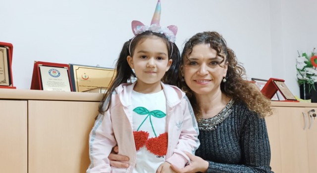 Yarışma ödülünü depremzede çocuklara gönderdi