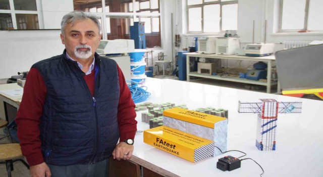 Yaşadıkları depremlerin ardından vatandaşları uyaran cihaz geliştirdiler