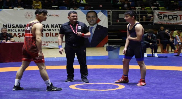 Yaşar Doğu U17 Serbest Güreş Türkiye Şampiyonası Samsunda başladı