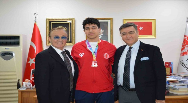 Yasin Doğukan Benzer, üniversitelerarası Türkiye şampiyonu oldu