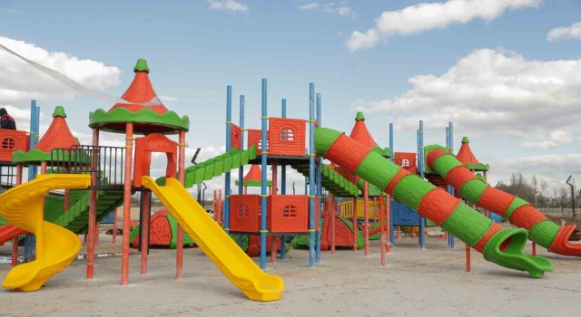 Yedigöllerde çocuk oyun parkının montajının tamamlandı