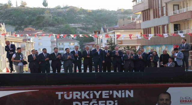 Yeniden Refah Partisi lideri Erbakan: (Kılıçdaroğlu) Biz borçtan kurtulmaya çalışıyoruz, sen 300 milyar dolar borç getiriyorsun