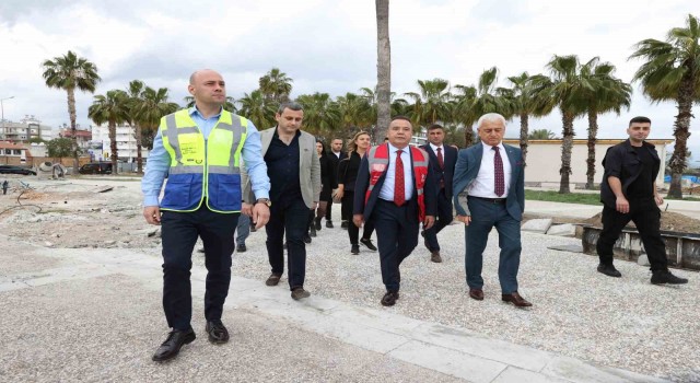 Yenilenen Finike Cumhuriyet Meydanı, 1 Temmuzda açılıyor