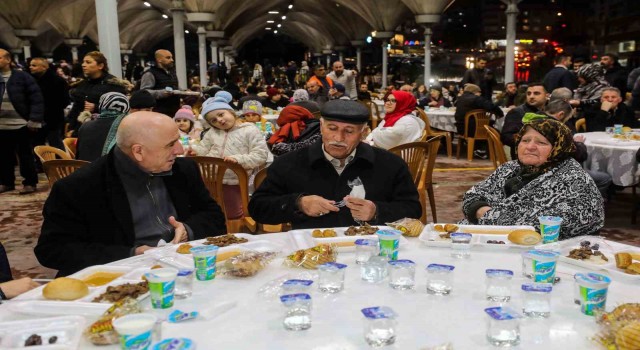Yenimahallede mahalle iftarlarının ilki Şentepede yapıldı