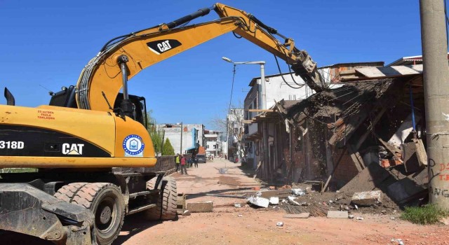 Yıldırımda 137 kaçak yapı yıkıldı