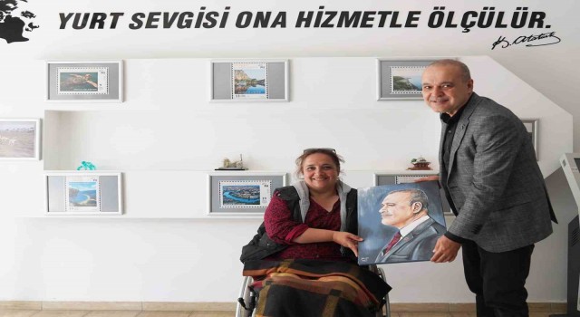 Yol talebi karşılanan vatandaştan Uzundemire anlamlı hediye