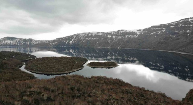 Yolu açılan doğa harikası Nemrut Krater Dağına ziyaretçi akını