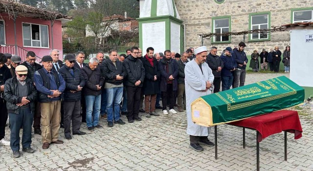 Yönetmen Nuri Bilge Ceylanın annesinin cenazesi Çanakkalede toprağa verildi