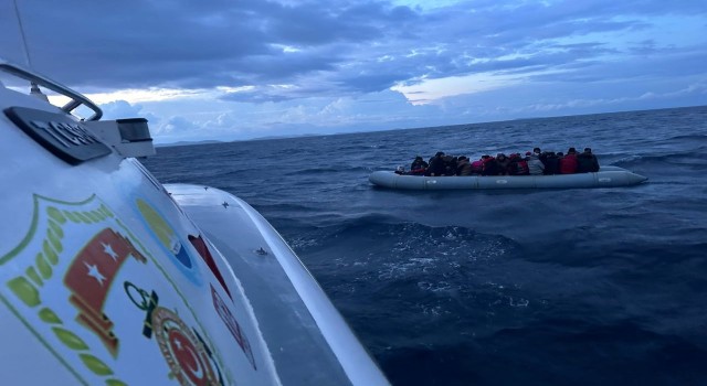 Yunan unsurlarınca ölüme terk edilen 39 kaçak göçmen kurtarıldı