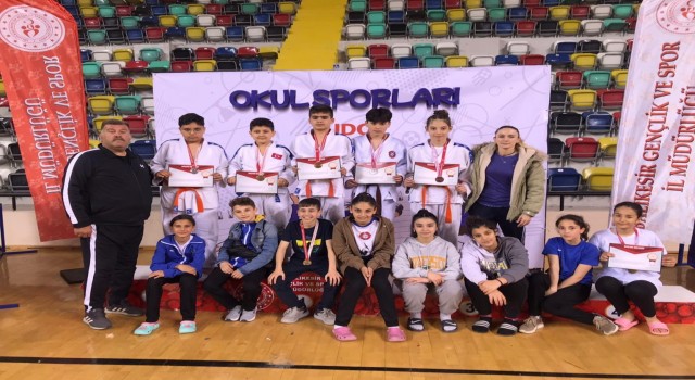 Yunusemrenin küçüklerinden 10 madalya