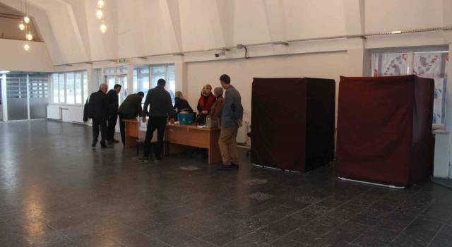 Yurt dışı seçmenler için gümrük kapılarında oy kullanma işlemi başladı