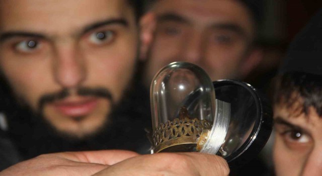 Zarada ziyarete açılan Sakal-ı Şerife yoğun ilgi