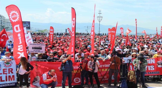 1 Mayıs, İzmirde coşkuyla kutlandı
